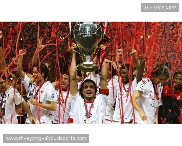 欧冠颁奖录像回顾：奖杯交接、MVP颁发与荣耀瞬间